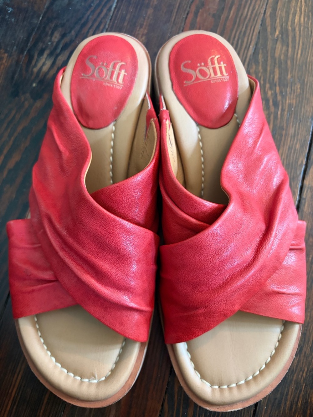 Söfft Red Leather Ruched Slide sandals